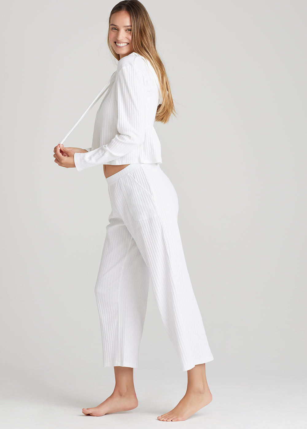 Cropped Cotton Rib Lounge Pant in White yummie