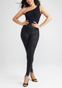Black | 5'10" | M | Alyssa