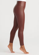 Java | 5' 9" | M | Isabella