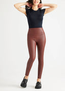 Java | 5'8" | S | Alexia