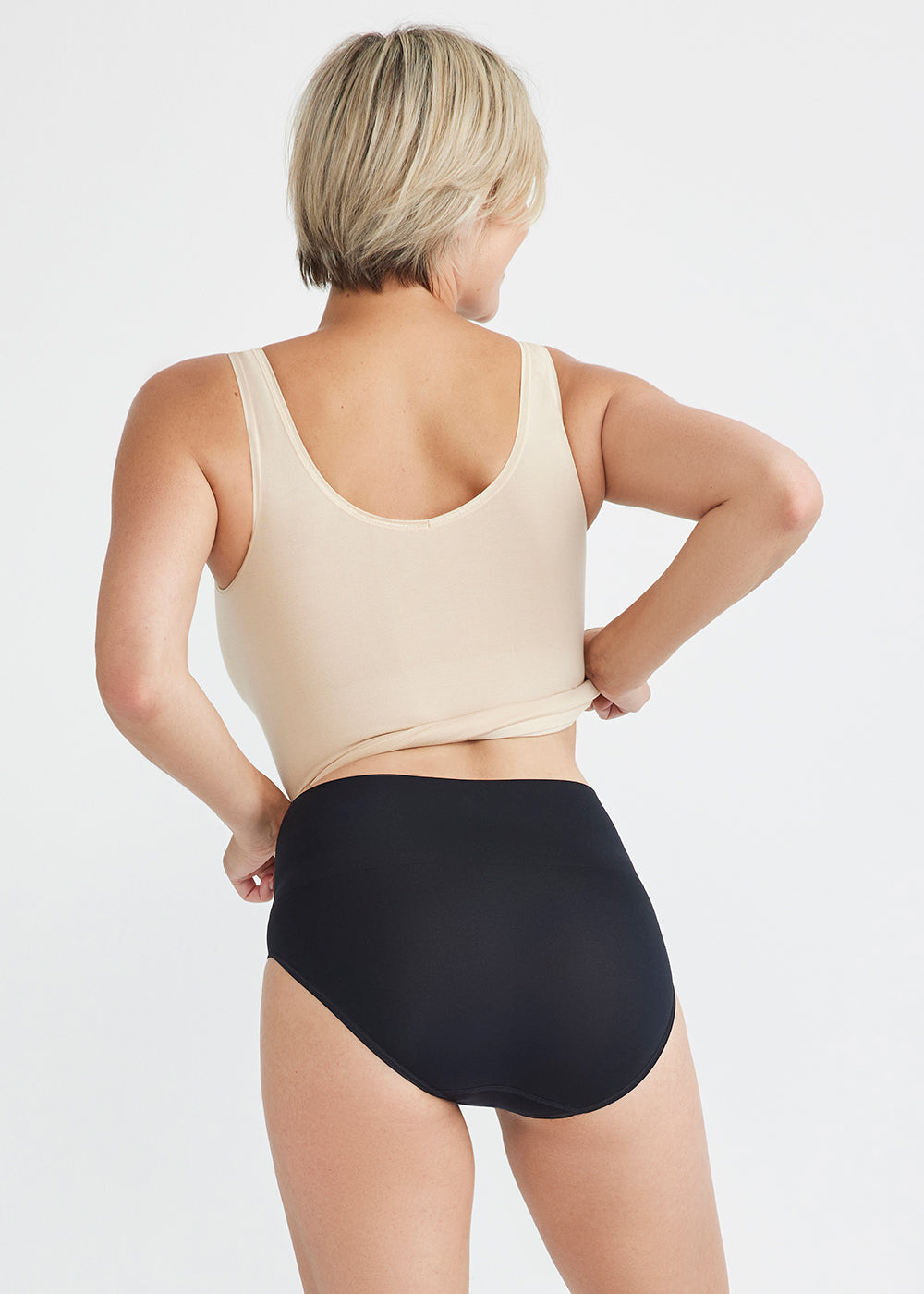 Black Seamless Everyday Shaping Brief Ultralight Comfort – Yummie