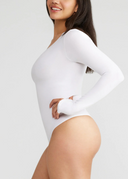 White | 5'10" | M/L | Alyssa