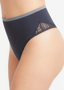 Black Lace | 5' 9" | S/M