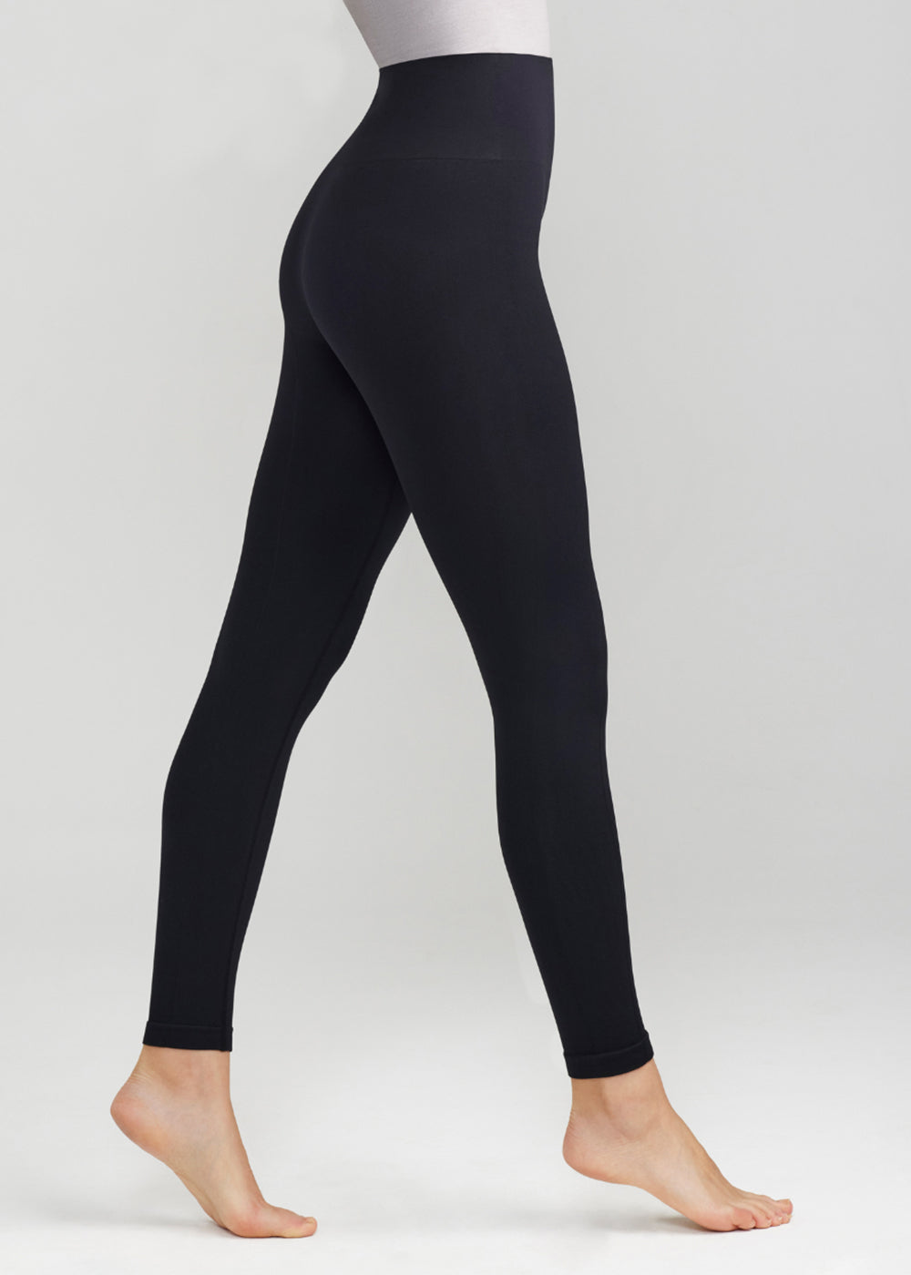 Seamless Shaping Legging from Yummie in Black  - 1