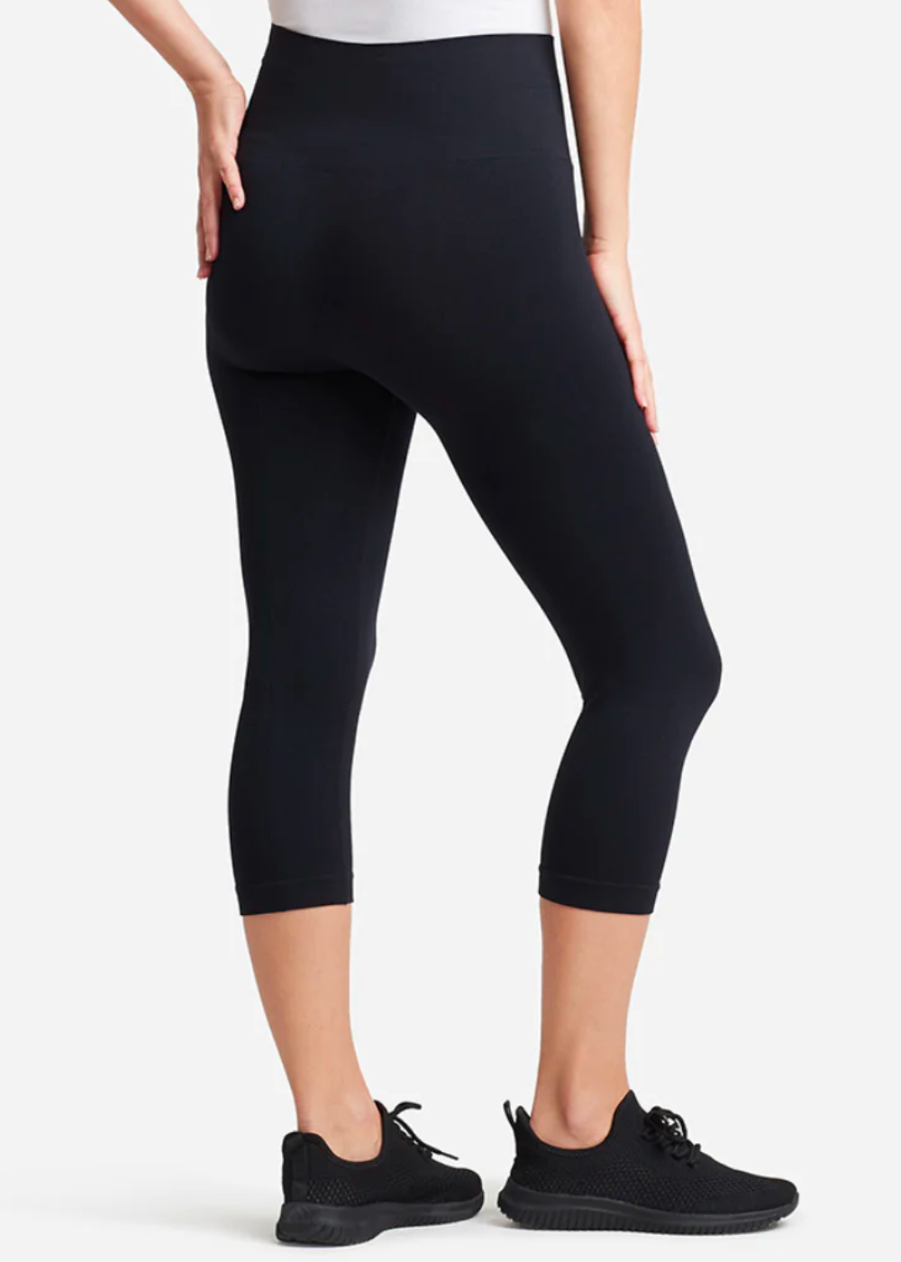 Morgan Seamless Cropped Capri Shaping Legging from Yummie in Black  - 1