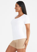 White | 5' 9” | M/L