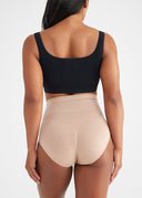 Almond | 5' 9" | M/L